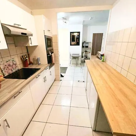 Apartment Private - Shared - Tram A-c1-4 *