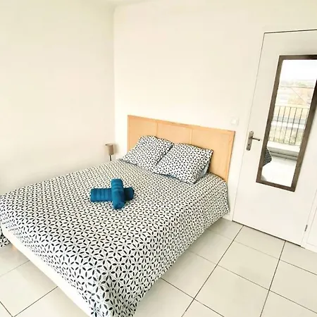 Private - Shared - Tram A-c1-4 Cenon